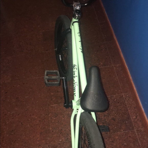 KINK BMX BIKE - Picture 2 of 3